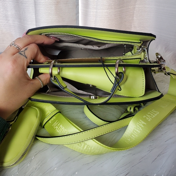 STEVE MADDEN lemon neon yellow bevelyn crossbody bag - Picture 3 of 7